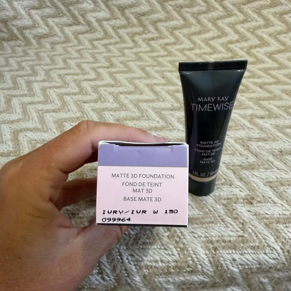 Mary Kay Timewise Matte 3D Foundation Ivory W 150 1 FL Oz